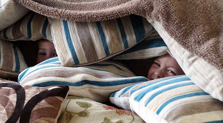 kid in pillow fort